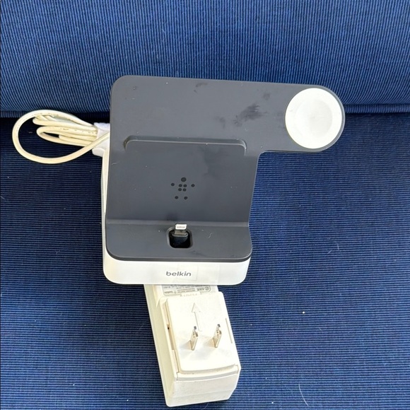 Belkin Dual-Tone Device Dock - Picture 1 of 5